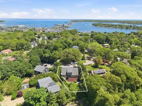 21 Davis Street Vineyard Haven MA 02568