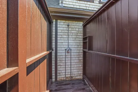 21 Davis Street Vineyard Haven MA 02568