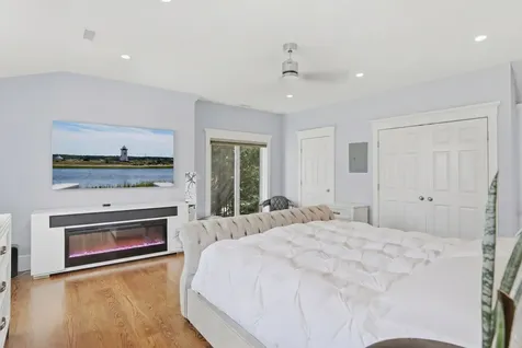 21 Davis Street Vineyard Haven MA 02568