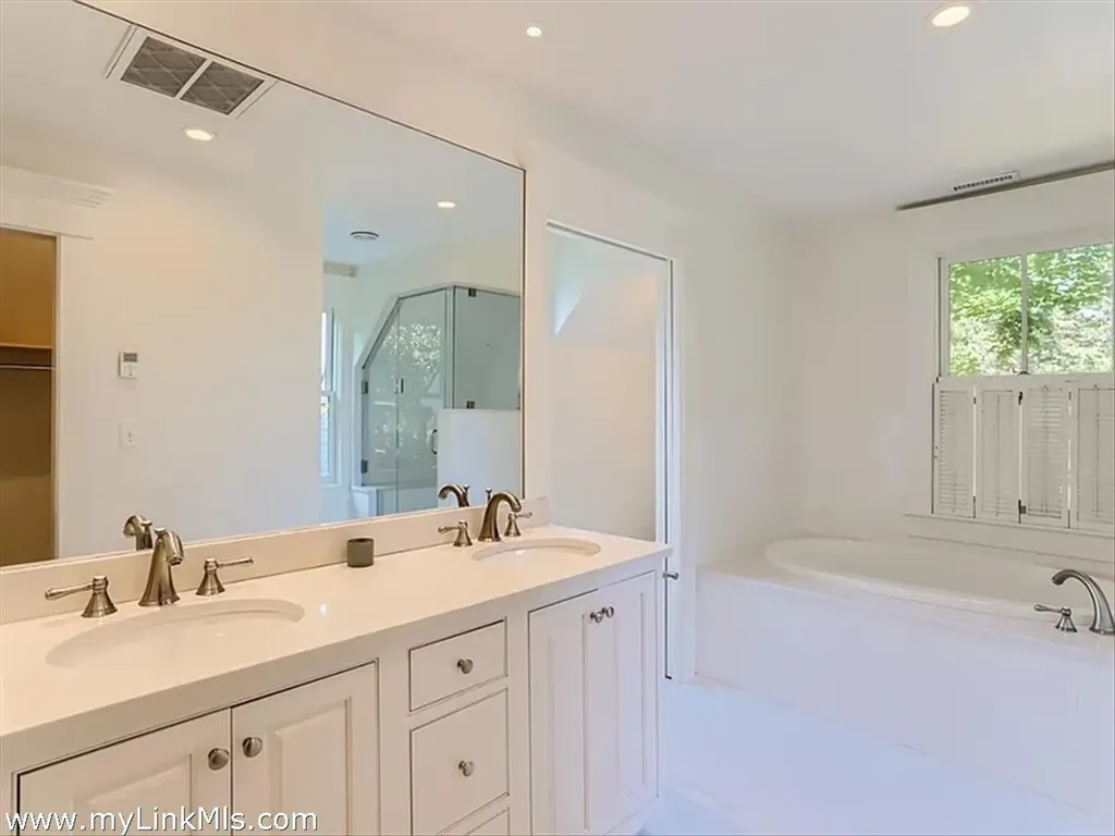 16 South Road Chilmark MA 02535