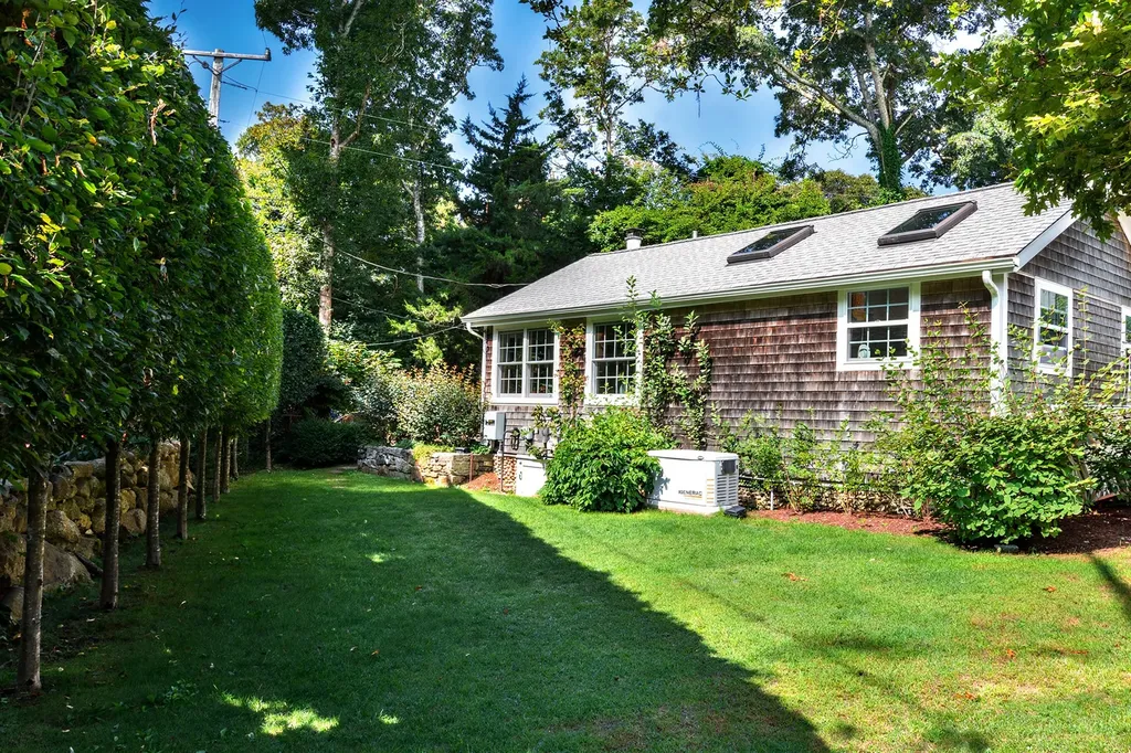 31 North Road Chilmark MA 02535