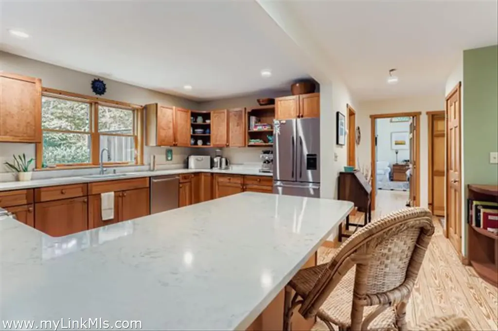 81 Leland Avenue Vineyard Haven MA 02568