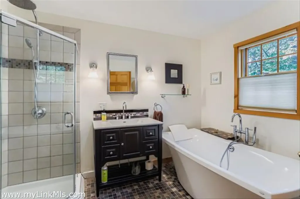 81 Leland Avenue Vineyard Haven MA 02568