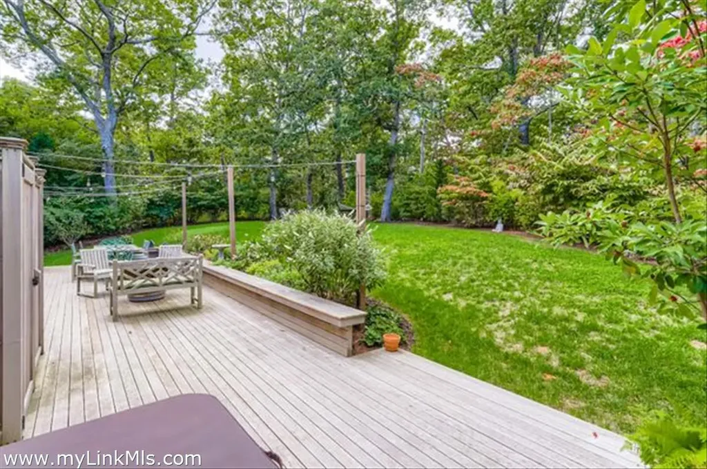 81 Leland Avenue Vineyard Haven MA 02568