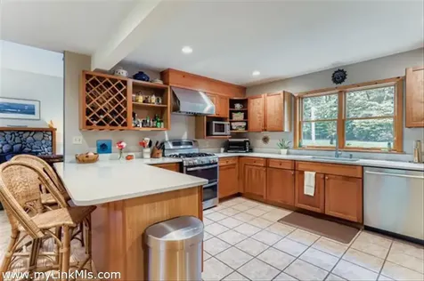 81 Leland Avenue Vineyard Haven MA 02568