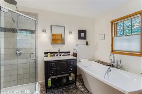 81 Leland Avenue Vineyard Haven MA 02568