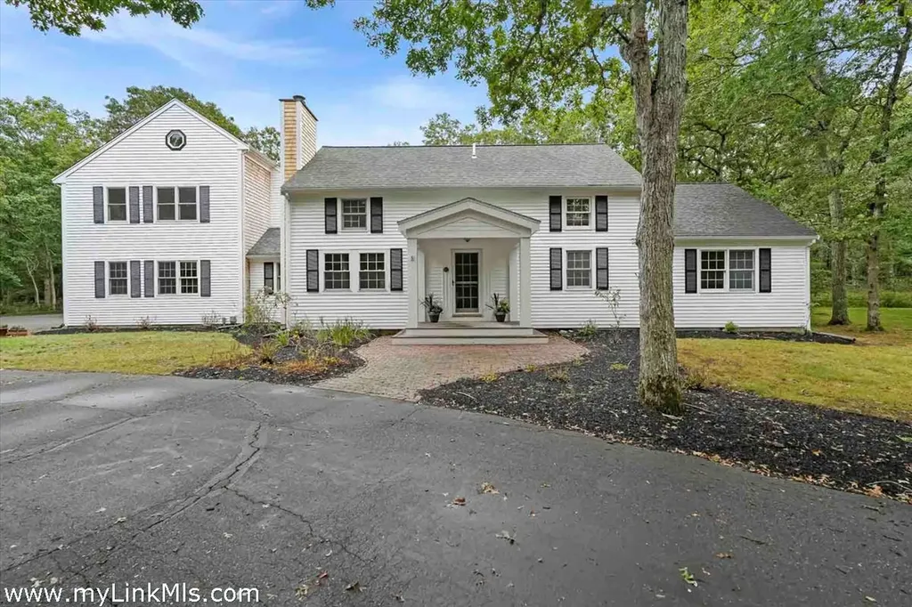 Oak Bluffs MA, 39 Iron Hill Road