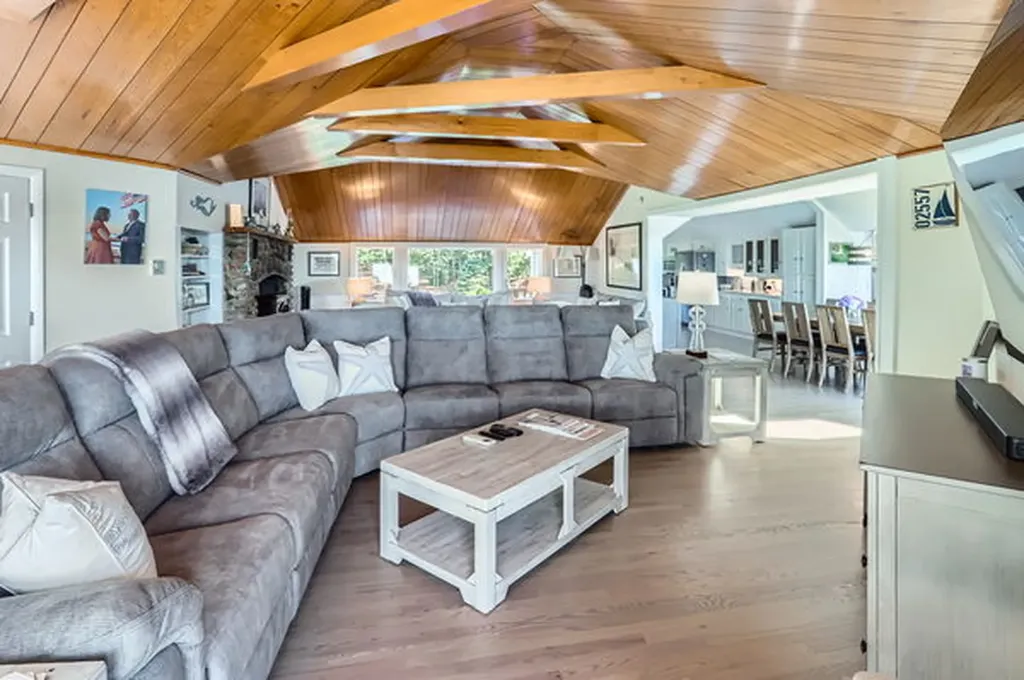 217 Barnes Road Oak Bluffs MA 02557