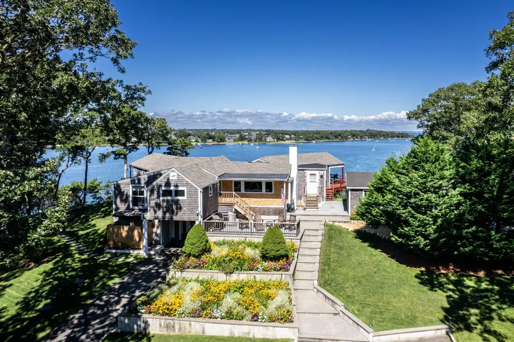 217 Barnes Road Oak Bluffs MA 02557