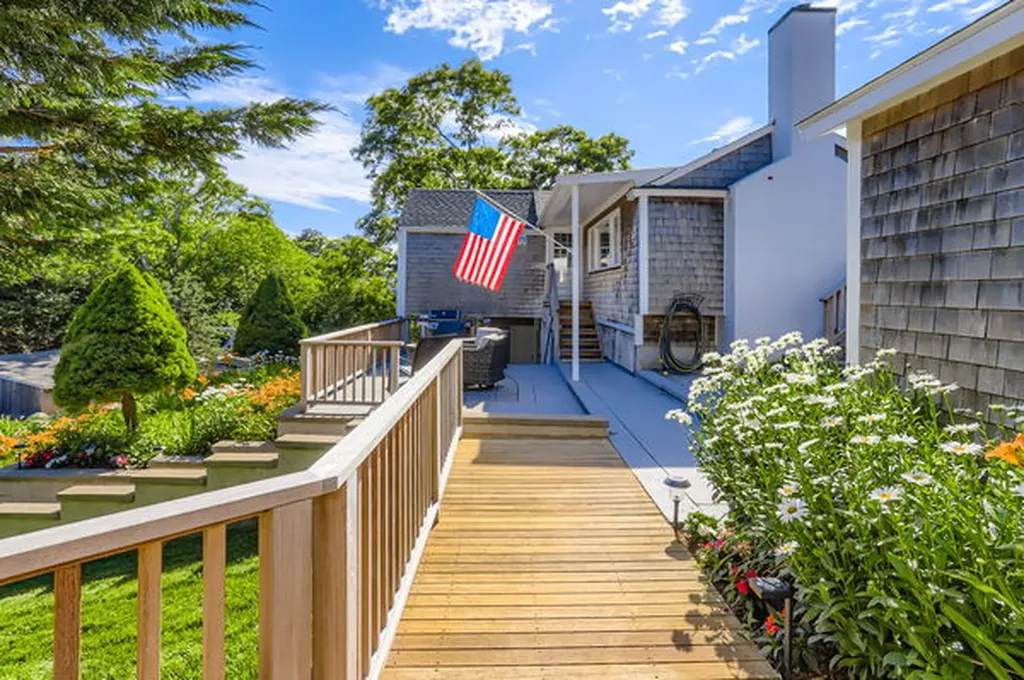 217 Barnes Road Oak Bluffs MA 02557