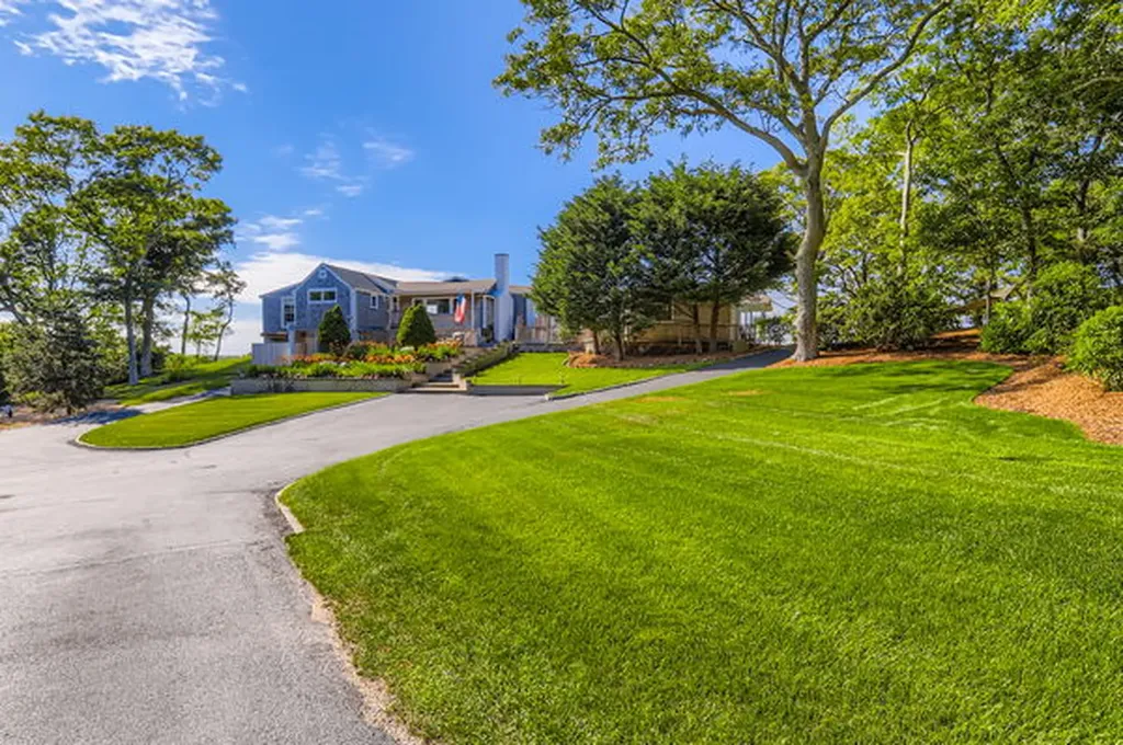 217 Barnes Road Oak Bluffs MA 02557