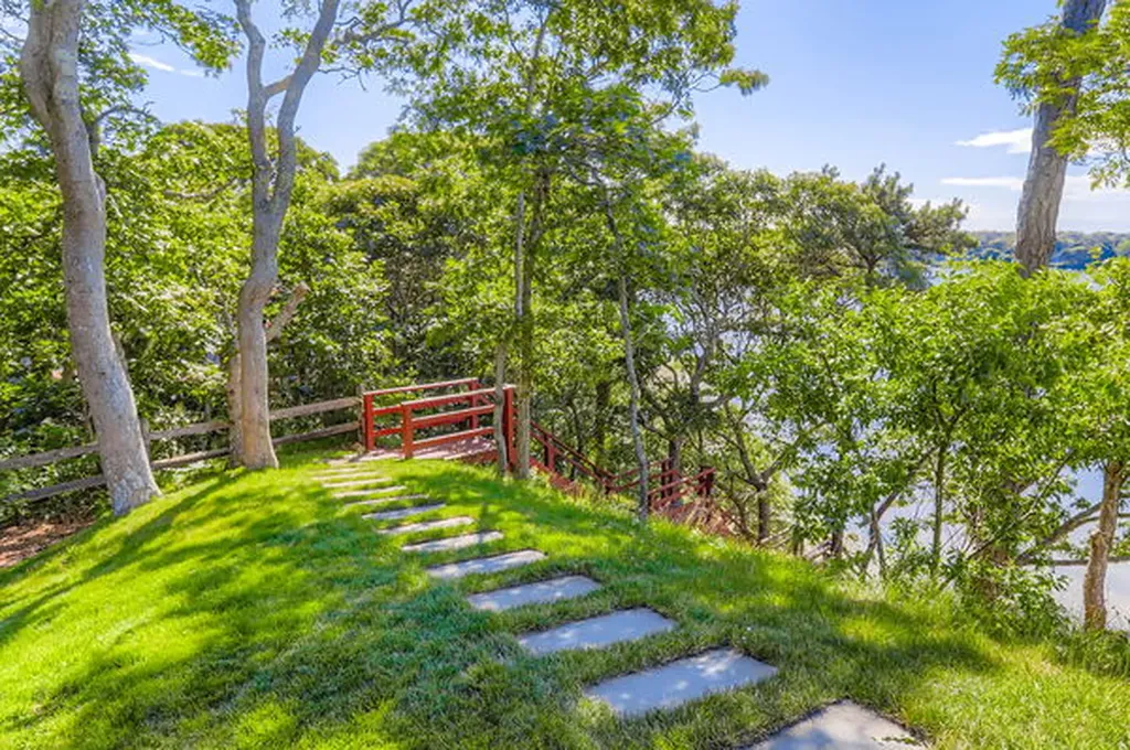 217 Barnes Road Oak Bluffs MA 02557
