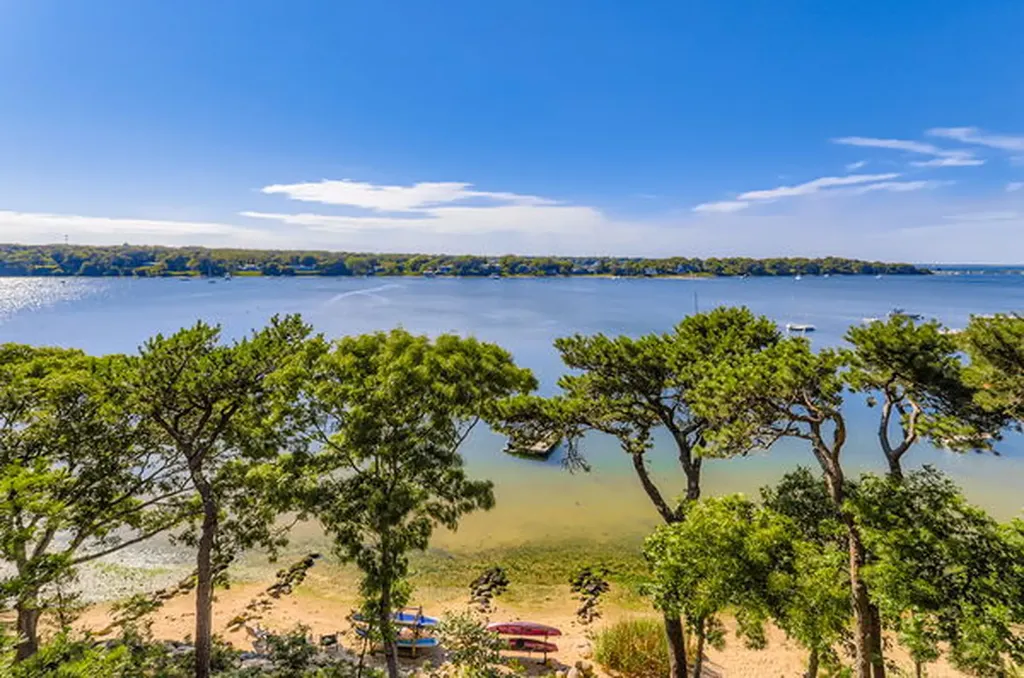 217 Barnes Road Oak Bluffs MA 02557