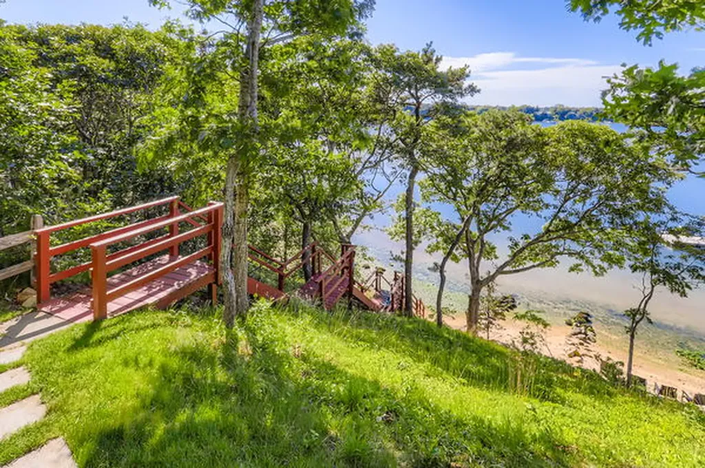 217 Barnes Road Oak Bluffs MA 02557