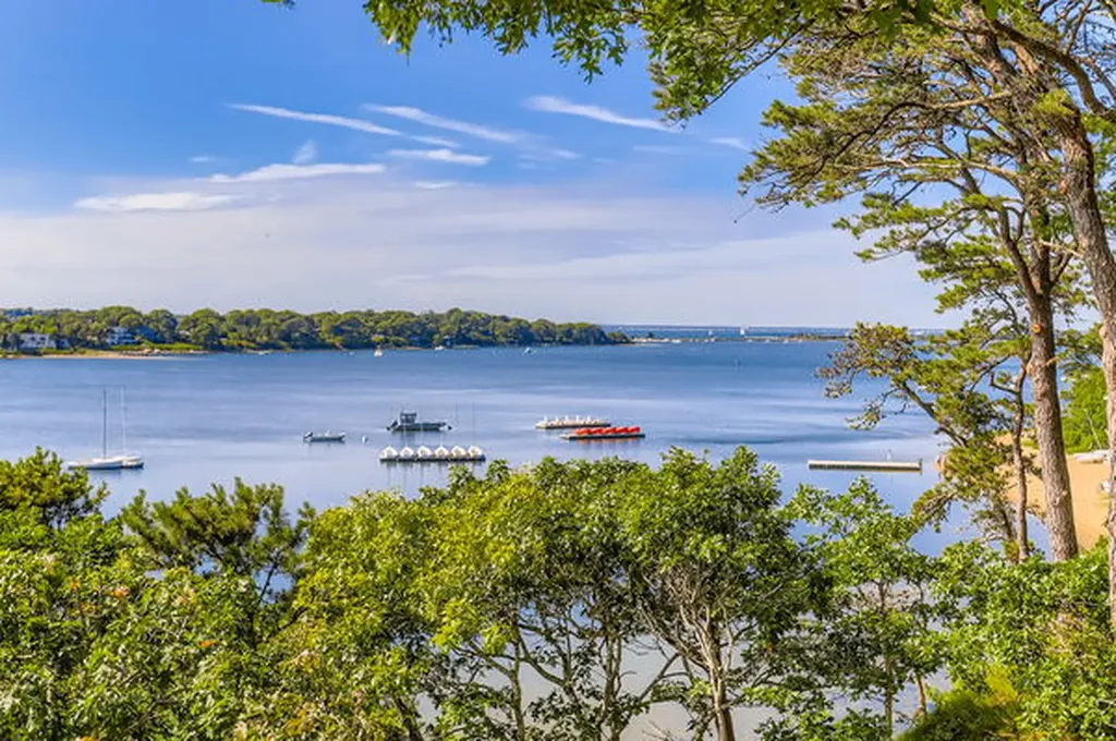 217 Barnes Road Oak Bluffs MA 02557