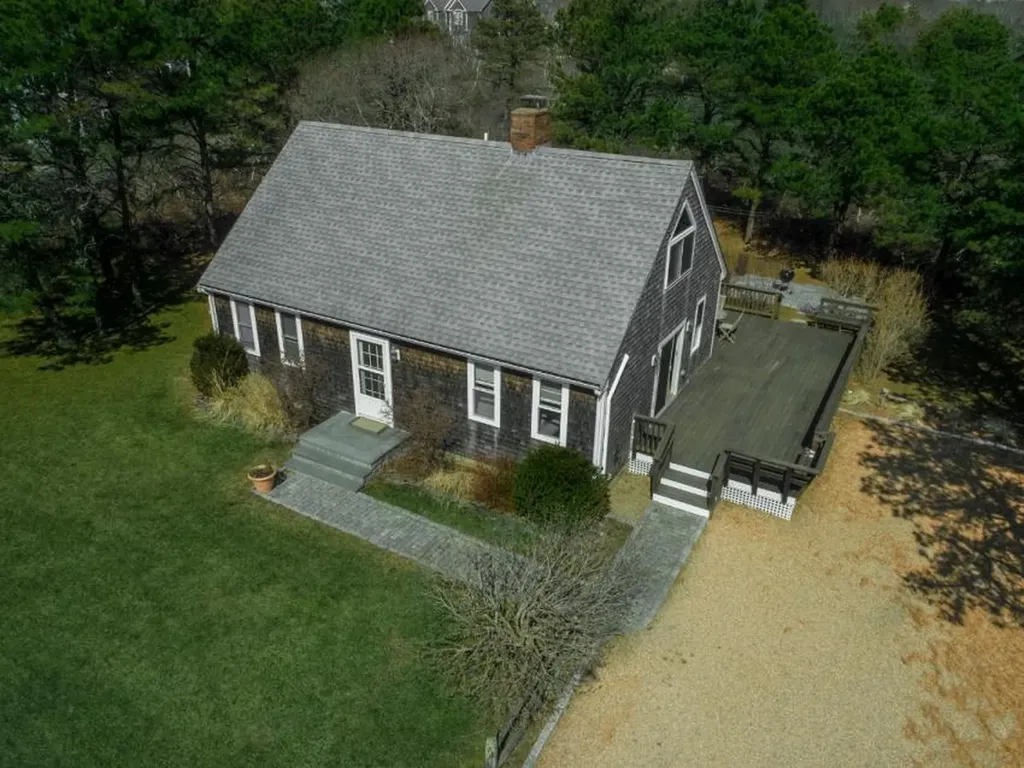 21 Schoolhouse Road Edgartown MA 02539