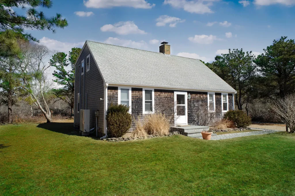 21 Schoolhouse Road Edgartown MA 02539