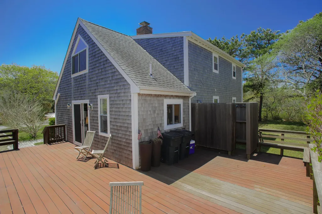 21 Schoolhouse Road Edgartown MA 02539