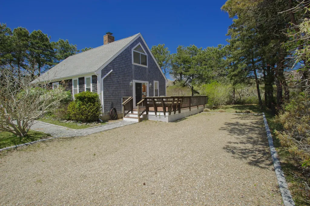 21 Schoolhouse Road Edgartown MA 02539