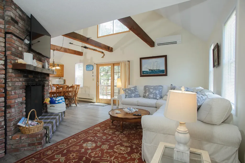 21 Schoolhouse Road Edgartown MA 02539
