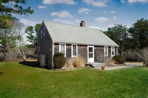 21 Schoolhouse Road Edgartown MA 02539