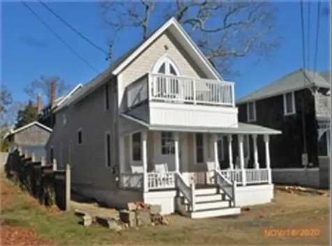 13 Wayland Avenue Oak Bluffs MA 02557