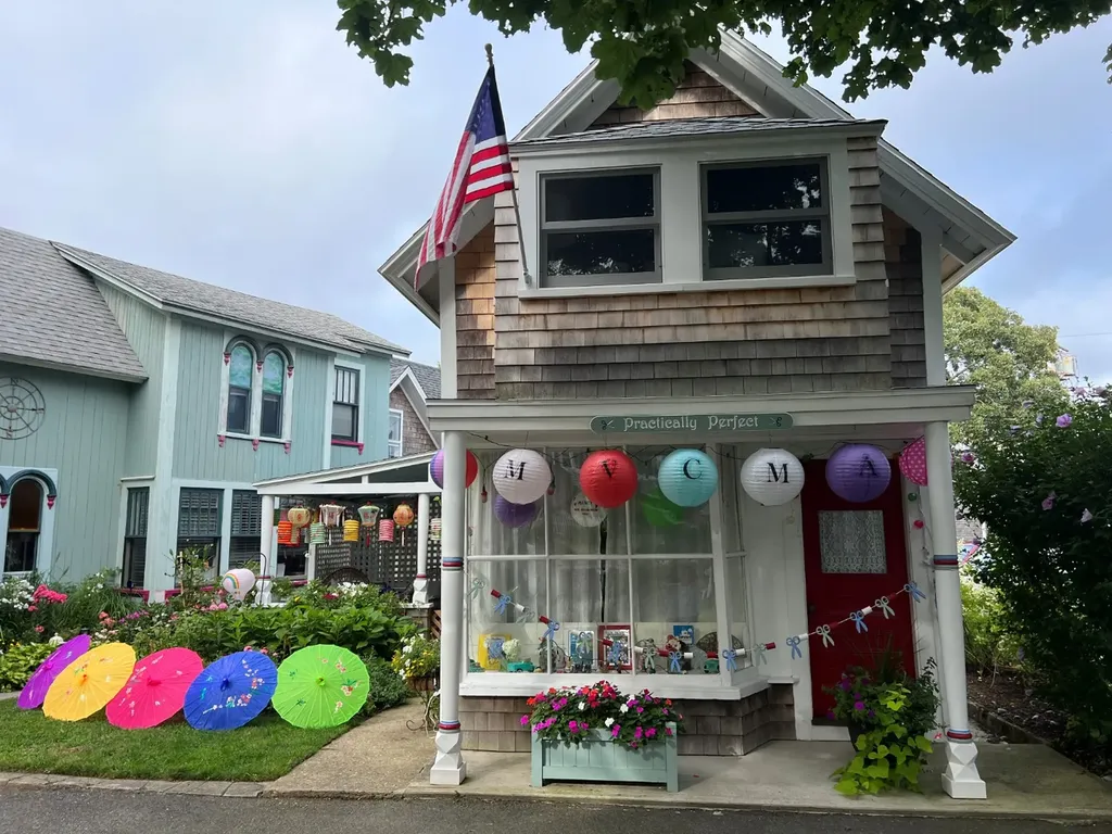 22 Montgomery Square Oak Bluffs MA 02557