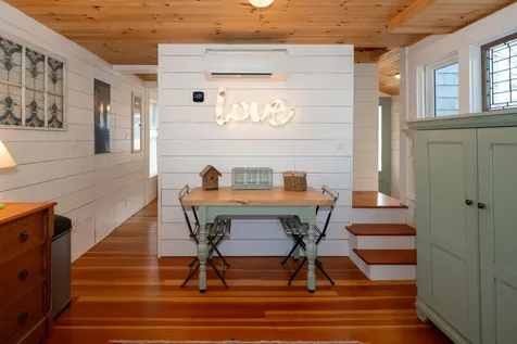22 Montgomery Square Oak Bluffs MA 02557