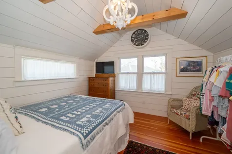 22 Montgomery Square Oak Bluffs MA 02557