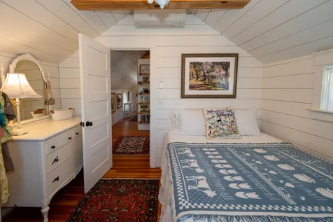22 Montgomery Square Oak Bluffs MA 02557