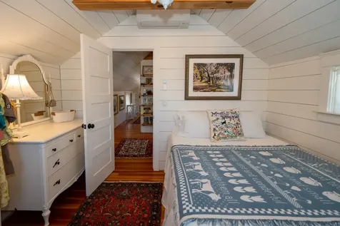 22 Montgomery Square Oak Bluffs MA 02557
