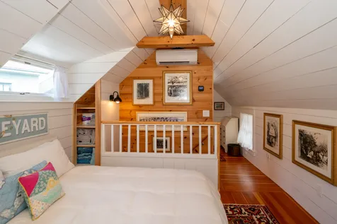 22 Montgomery Square Oak Bluffs MA 02557