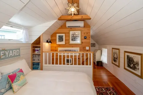 22 Montgomery Square Oak Bluffs MA 02557