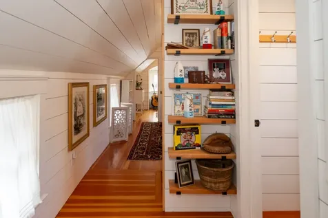 22 Montgomery Square Oak Bluffs MA 02557