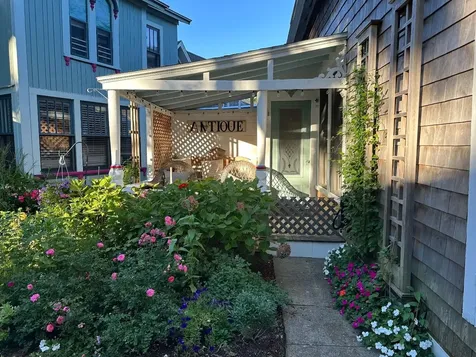 22 Montgomery Square Oak Bluffs MA 02557