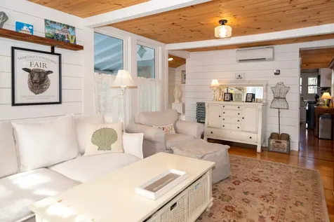 22 Montgomery Square Oak Bluffs MA 02557