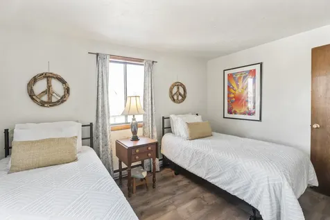 90 Schoolhouse Road Edgartown MA 02539