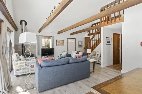 90 Schoolhouse Road Edgartown MA 02539