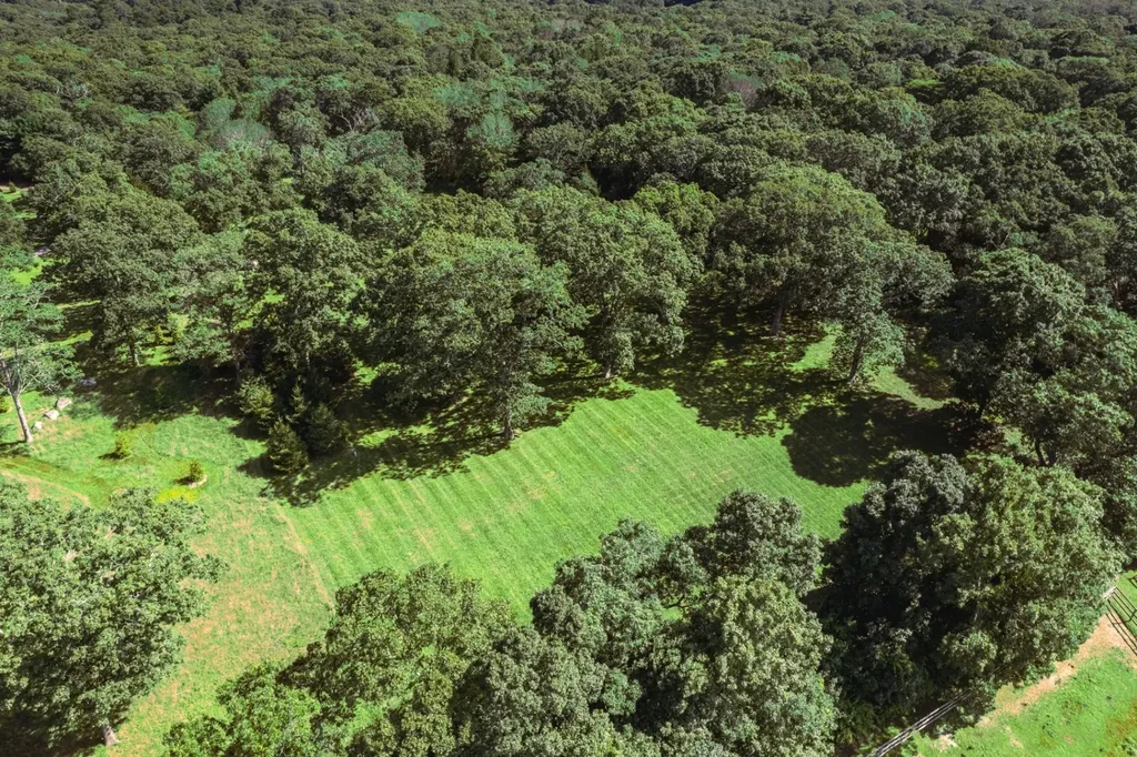 West Tisbury MA, 26 Flint Hill Road