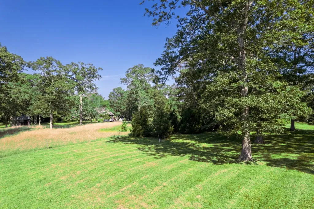 26 Flint Hill Road West Tisbury MA 02575