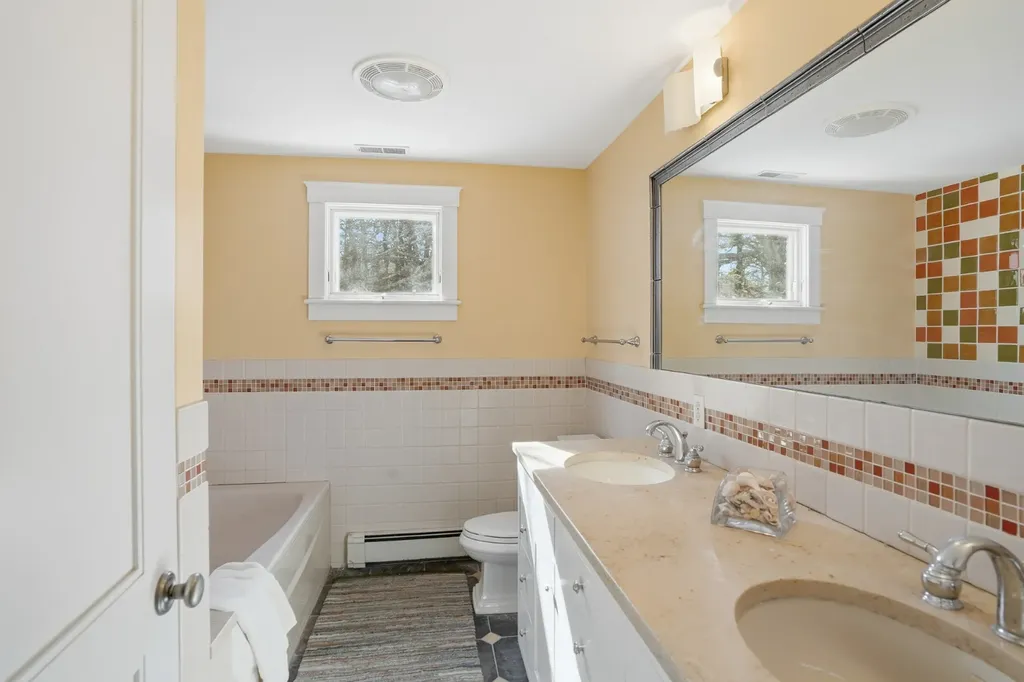 18 Wood Duck Way Oak Bluffs MA 02557