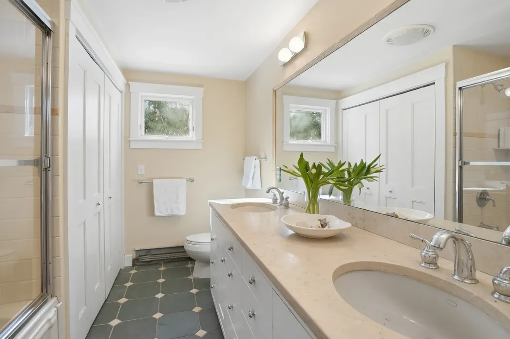 18 Wood Duck Way Oak Bluffs MA 02557