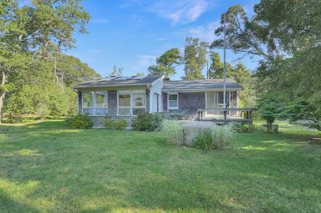 22 Oklahoma Avenue Vineyard Haven MA 02568