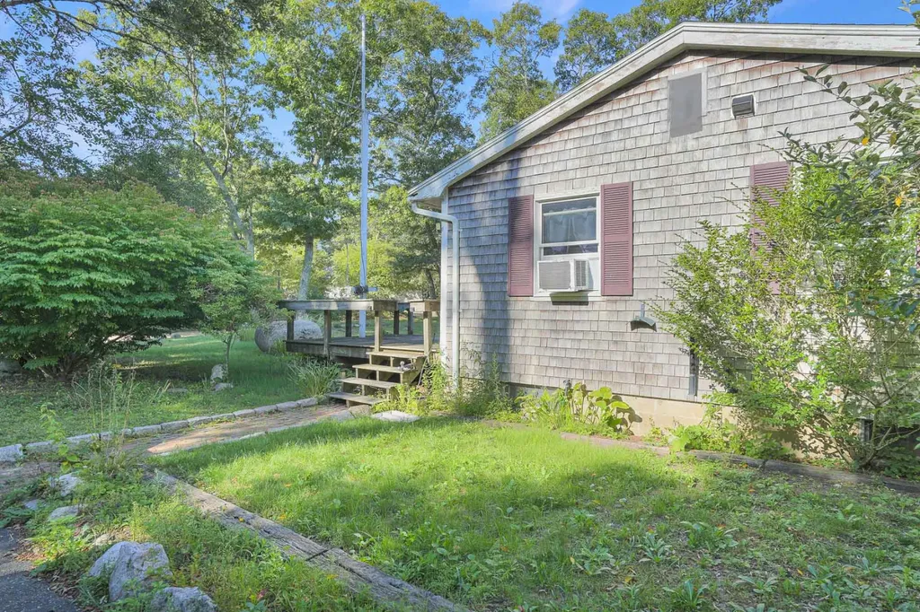 22 Oklahoma Avenue Vineyard Haven MA 02568