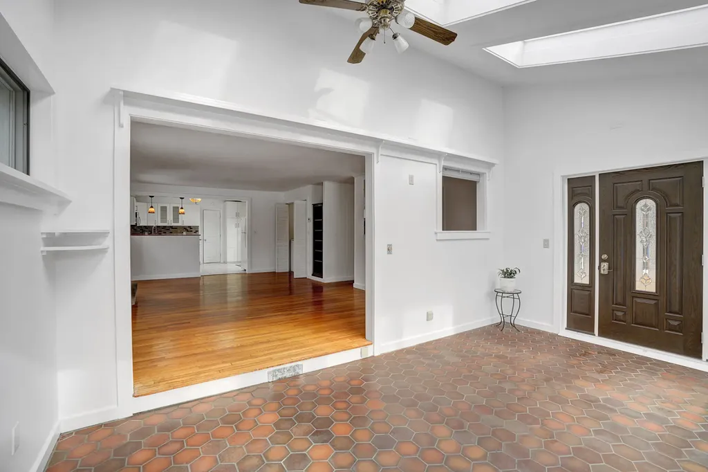 22 Oklahoma Avenue Vineyard Haven MA 02568