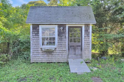 22 Oklahoma Avenue Vineyard Haven MA 02568