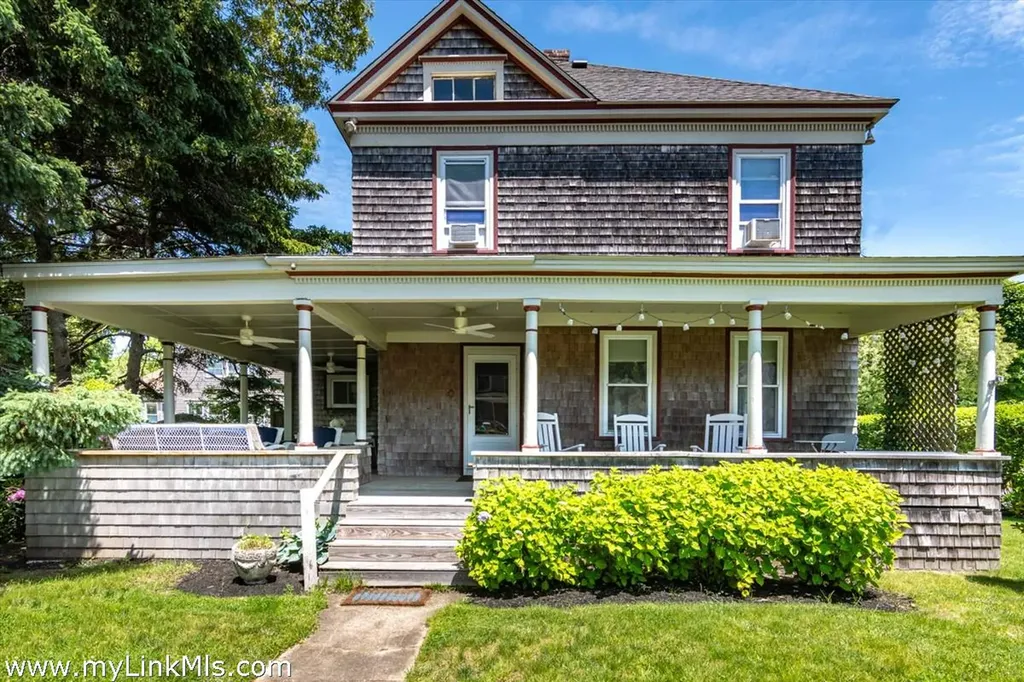 67 New York Avenue Oak Bluffs MA 02557