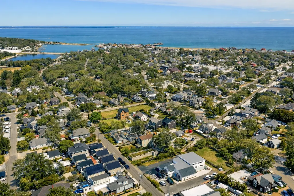 112 Dukes County Avenue Oak Bluffs MA 02557
