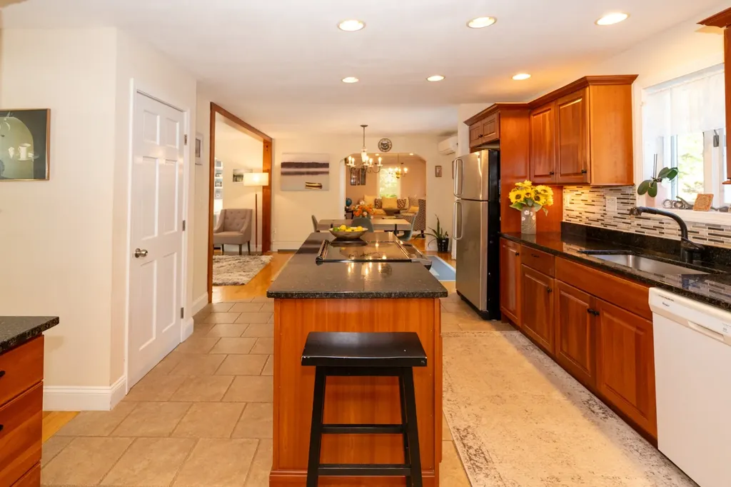 68 Front Street Oak Bluffs MA 02557