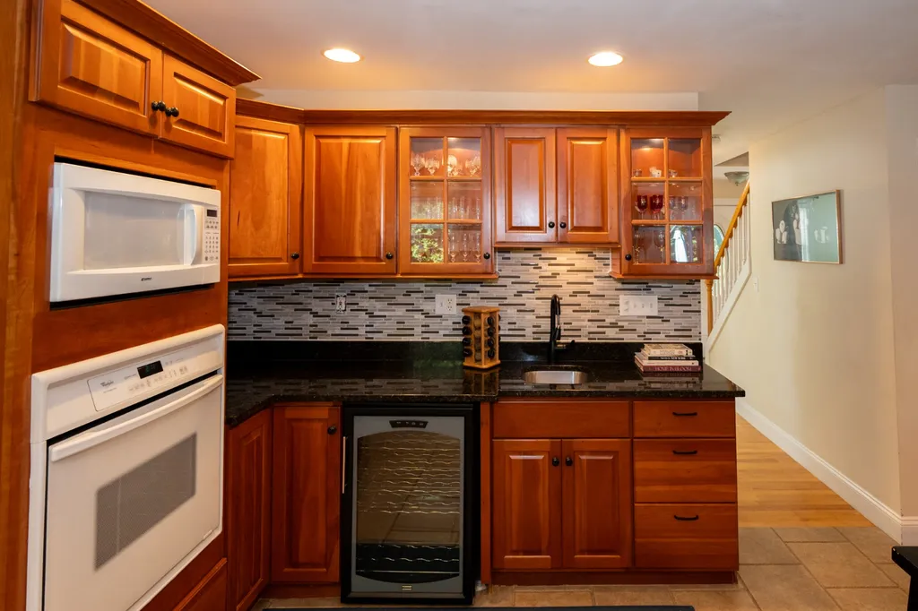 68 Front Street Oak Bluffs MA 02557